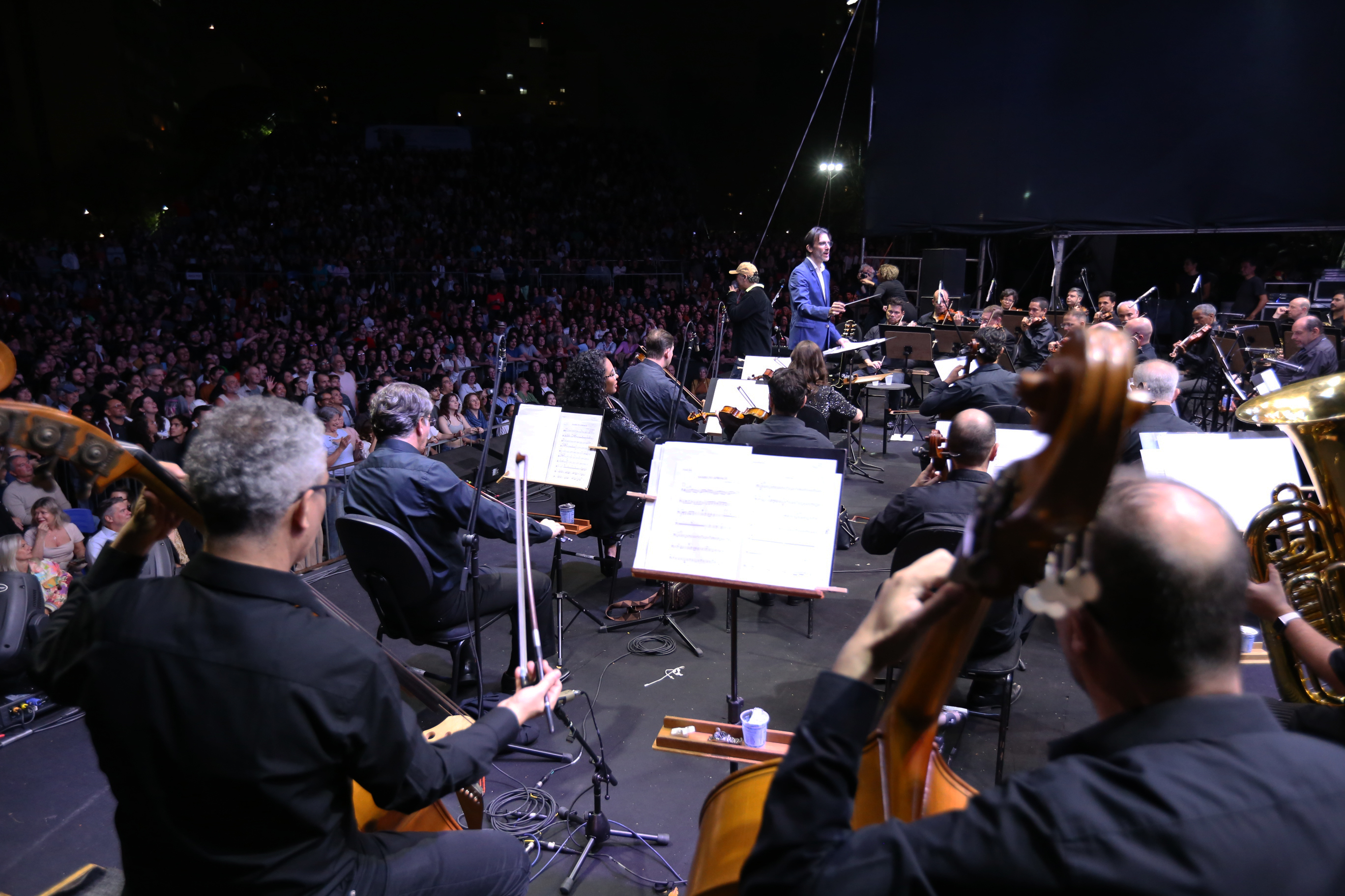 O Concerto com Zeca Baleiro e a Orquestra Sinfônica reuniu 6 mil pessoas no Teatro de Arena