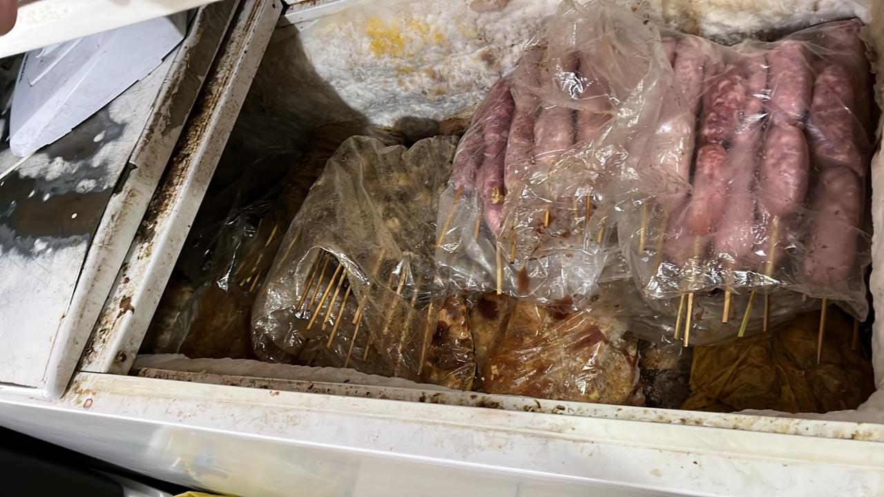 Pelo menos 280 kg de carnes irregulares foram descartadas após ação