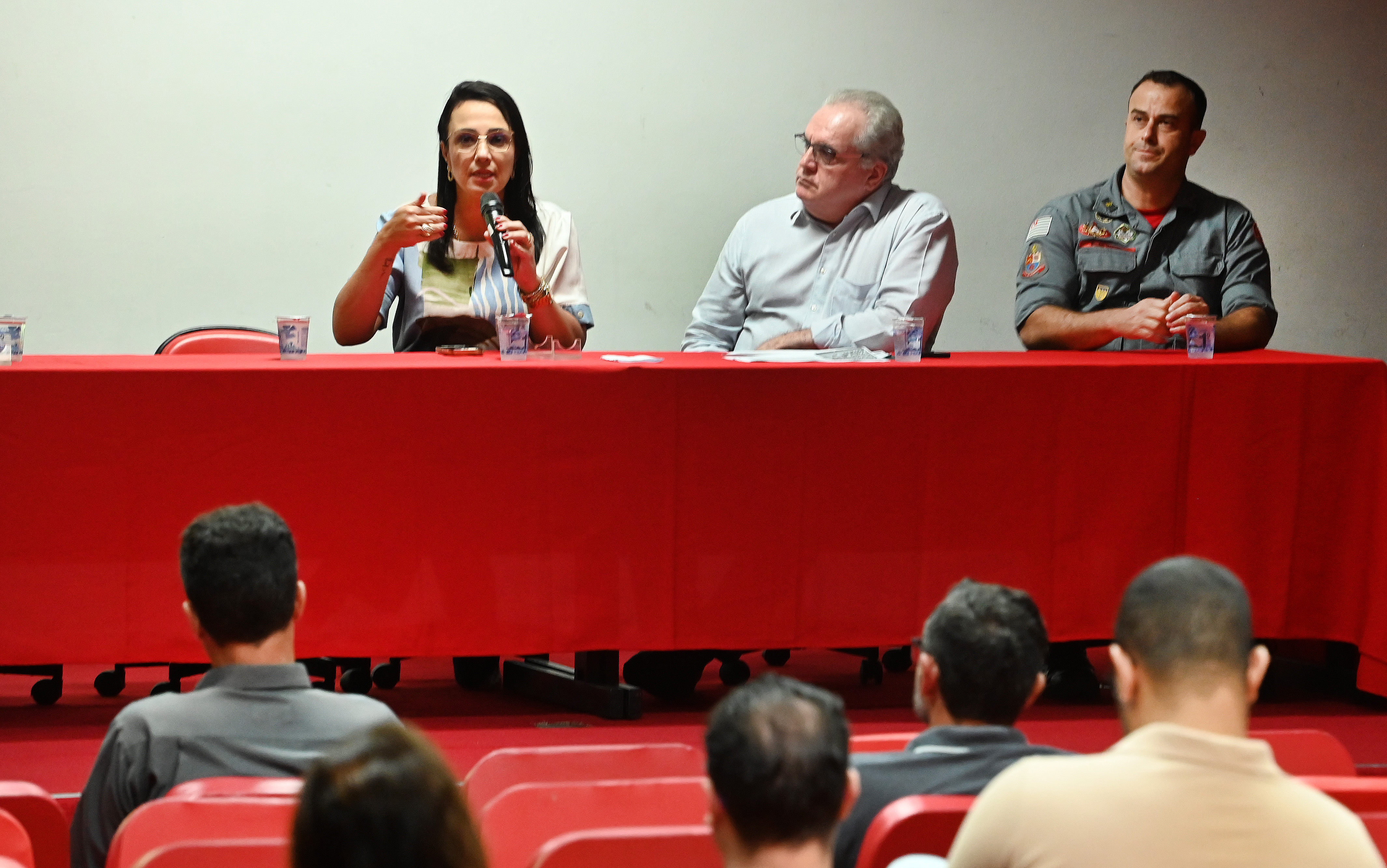 Secretária Carolina reforçou que se o estabelecimento não tiver essa regularização, pode ter as atividades encerradas 