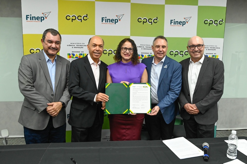 Dário Saadi em evento com a ministra Luciana Santos (Ciência, Tecnologia e Inovações)