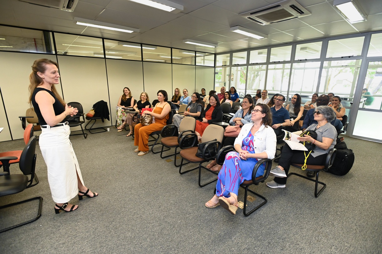 A nutricionista Gabriela Kaiser Fullin Castanho, coordenadora de Promoção à Alimentação Saudável, foi a palestrante 