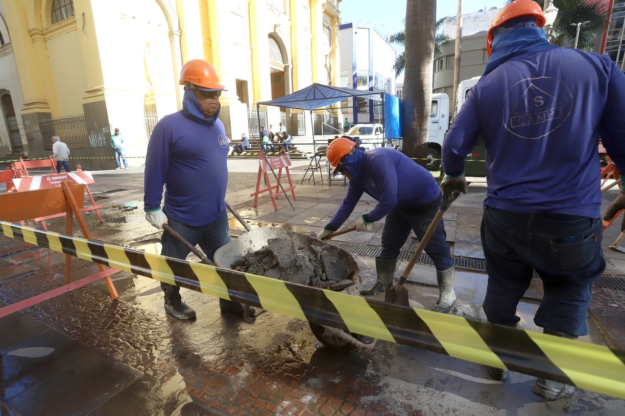 O programa para revitalizar a área central abrange diversas frentes, como os cuidados com as vias do entorno da Catedral Metropolitana