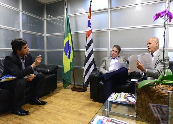 Autoridades levam proposta que será avaliada pelo governo do Estado