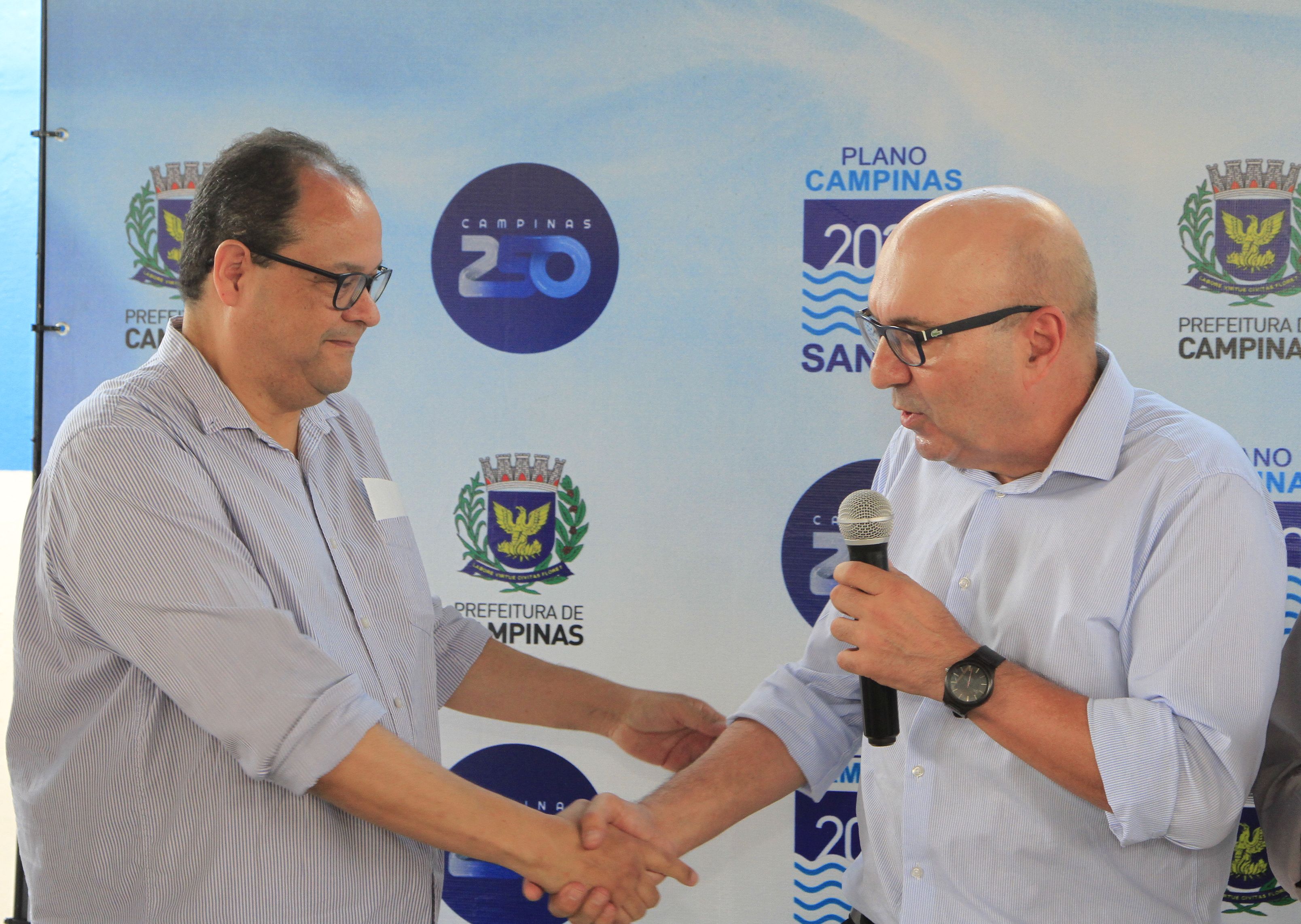 Presidente da Sanasa, Manuelito Magalhães Júnior, e prefeito Dário Saadi