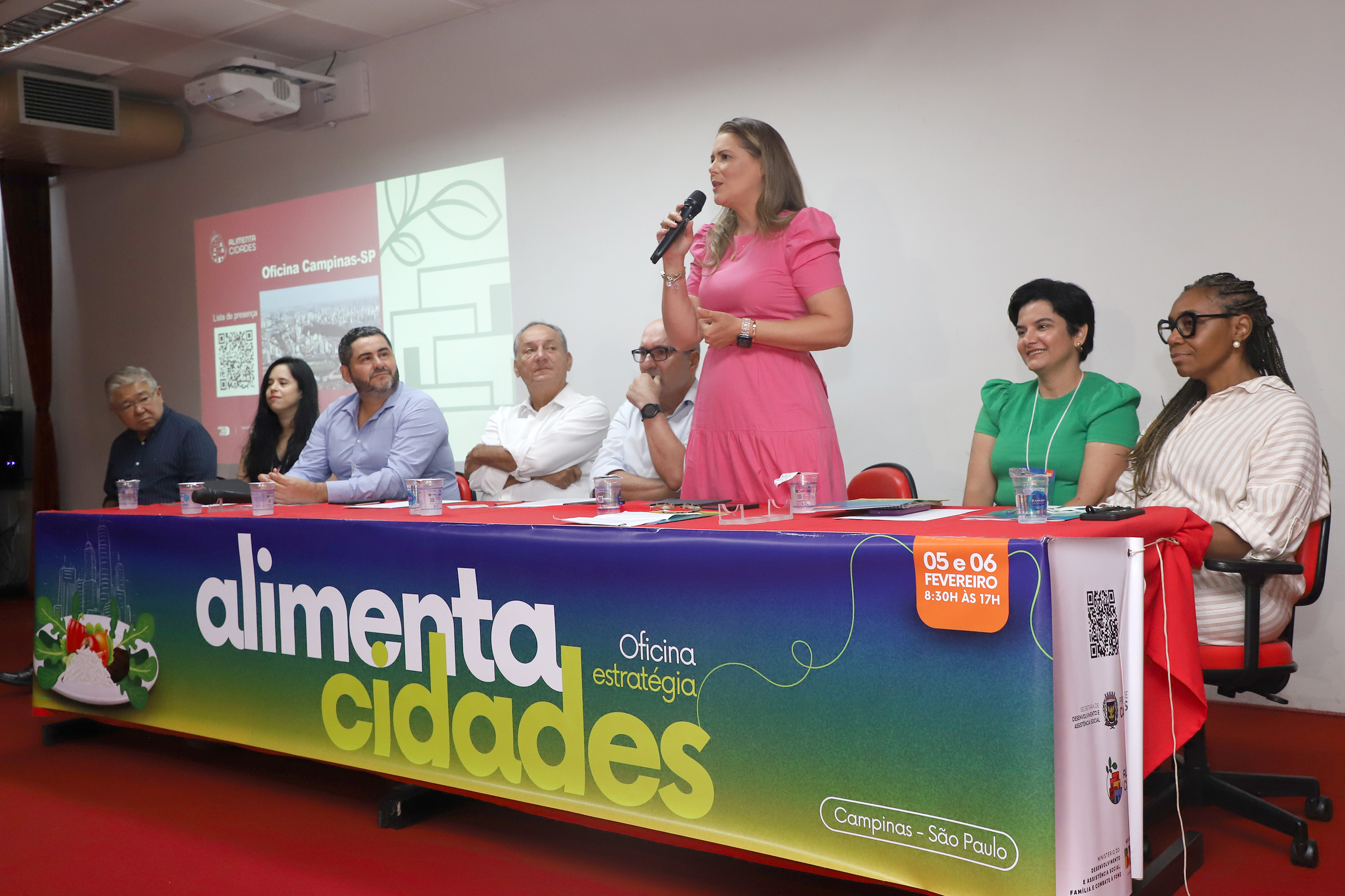 Vandecleya menciona iniciativas locais como o Renda Campinas, o Cartão Nutrir e as Hortas Comunitárias