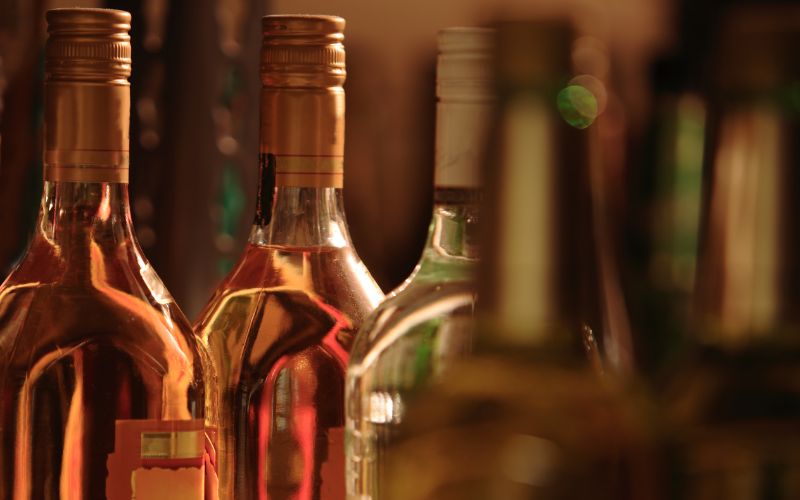 Entre as orientações, está o armazenamento das bebidas em local adequado