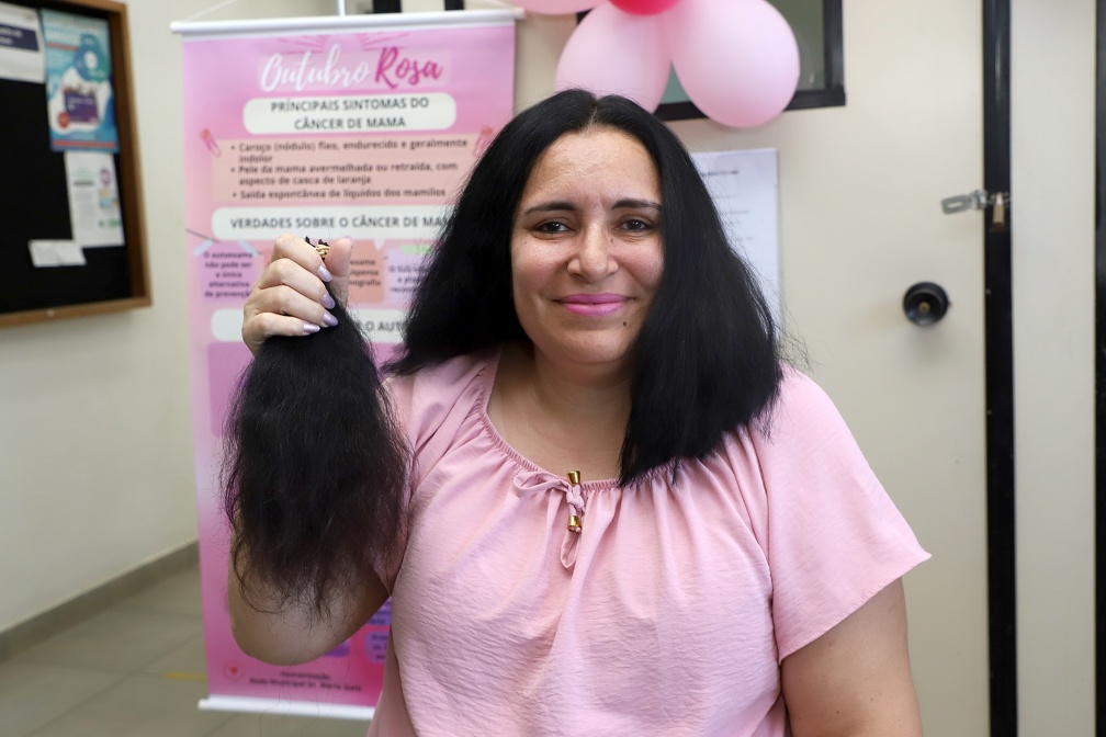 Elza planejou o corte e a doação durante um ano, e não se arrependeu depois