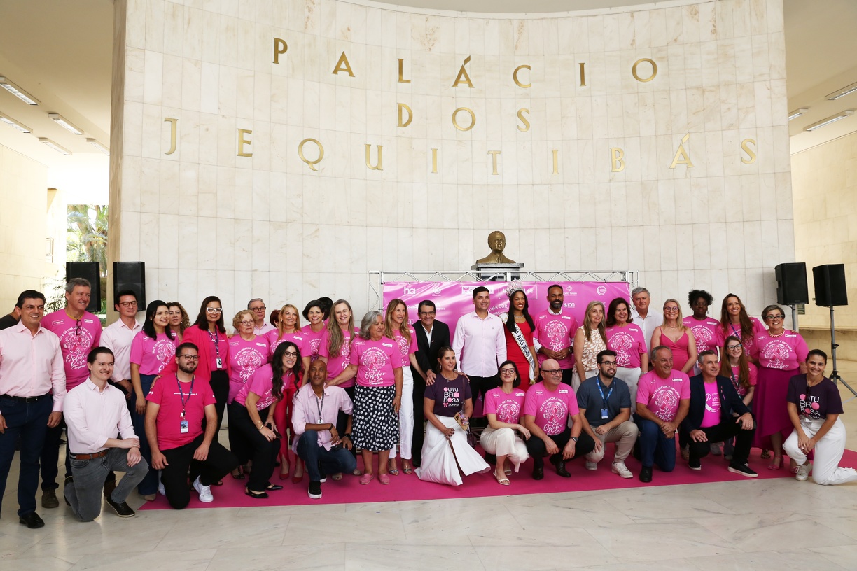 Abertura do Outubro Rosa contou com a presença de representantes de diversos movimentos ligados ao combate contra o câncer de mama