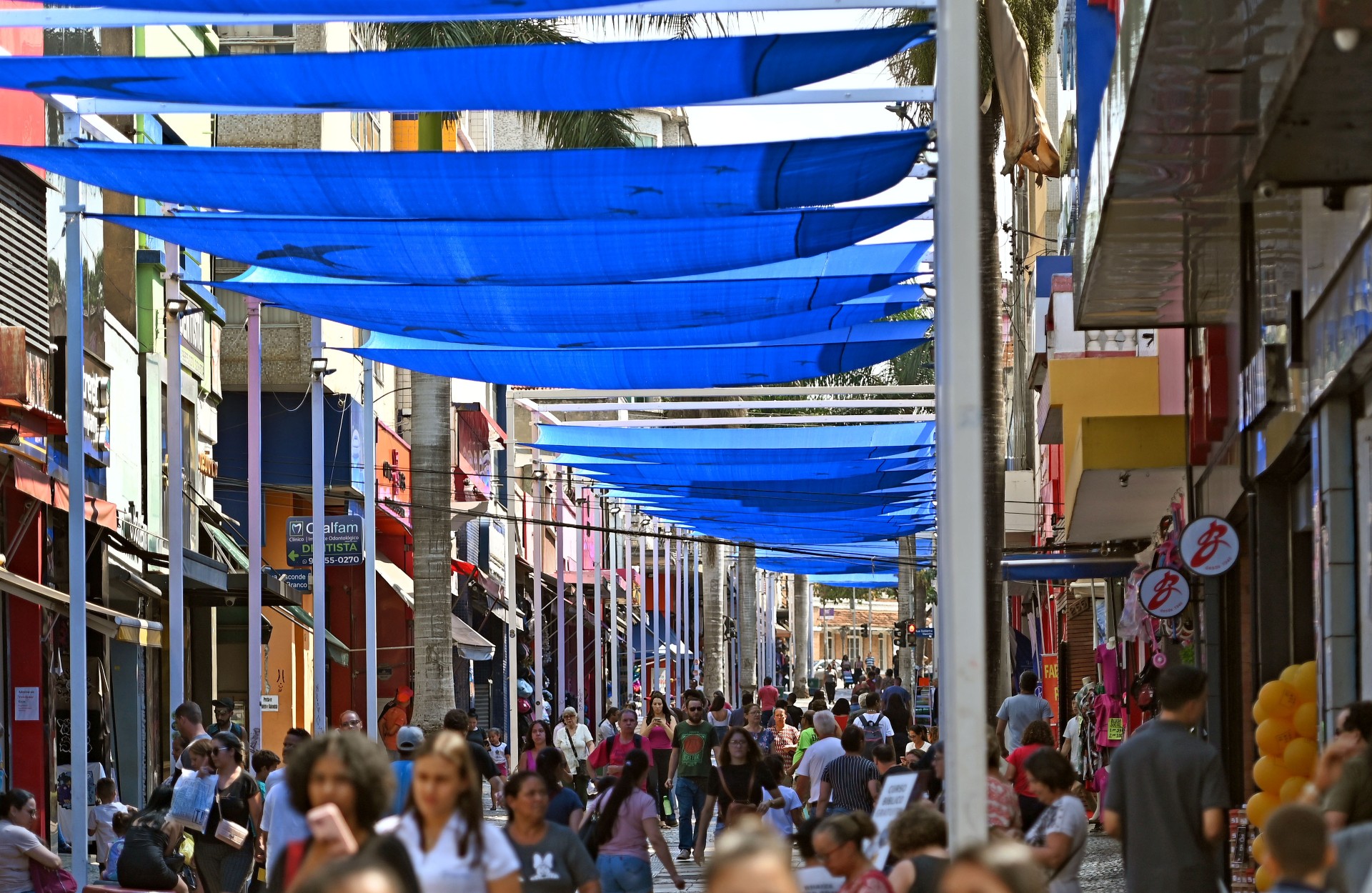 Uma das dicas do Procon para fazer uma boa compra é comparar preços em diferentes lojas 