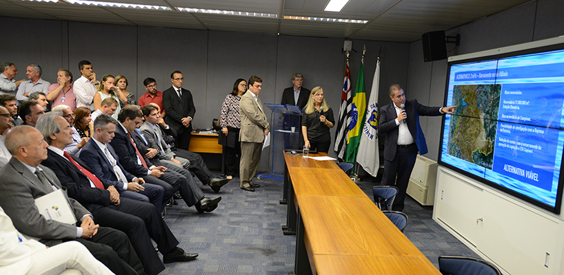 Autoridades e convidados acompanharam o anúncio