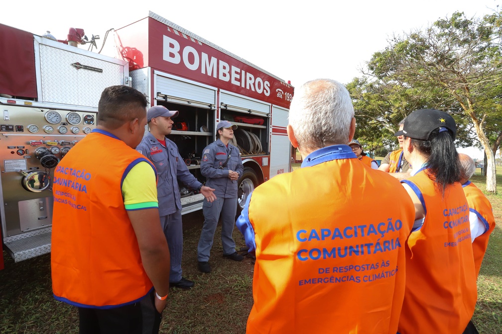 Os Bombeiros foram parceiros na capacitação e ensinaram como agir em emergências por focos de incêndios