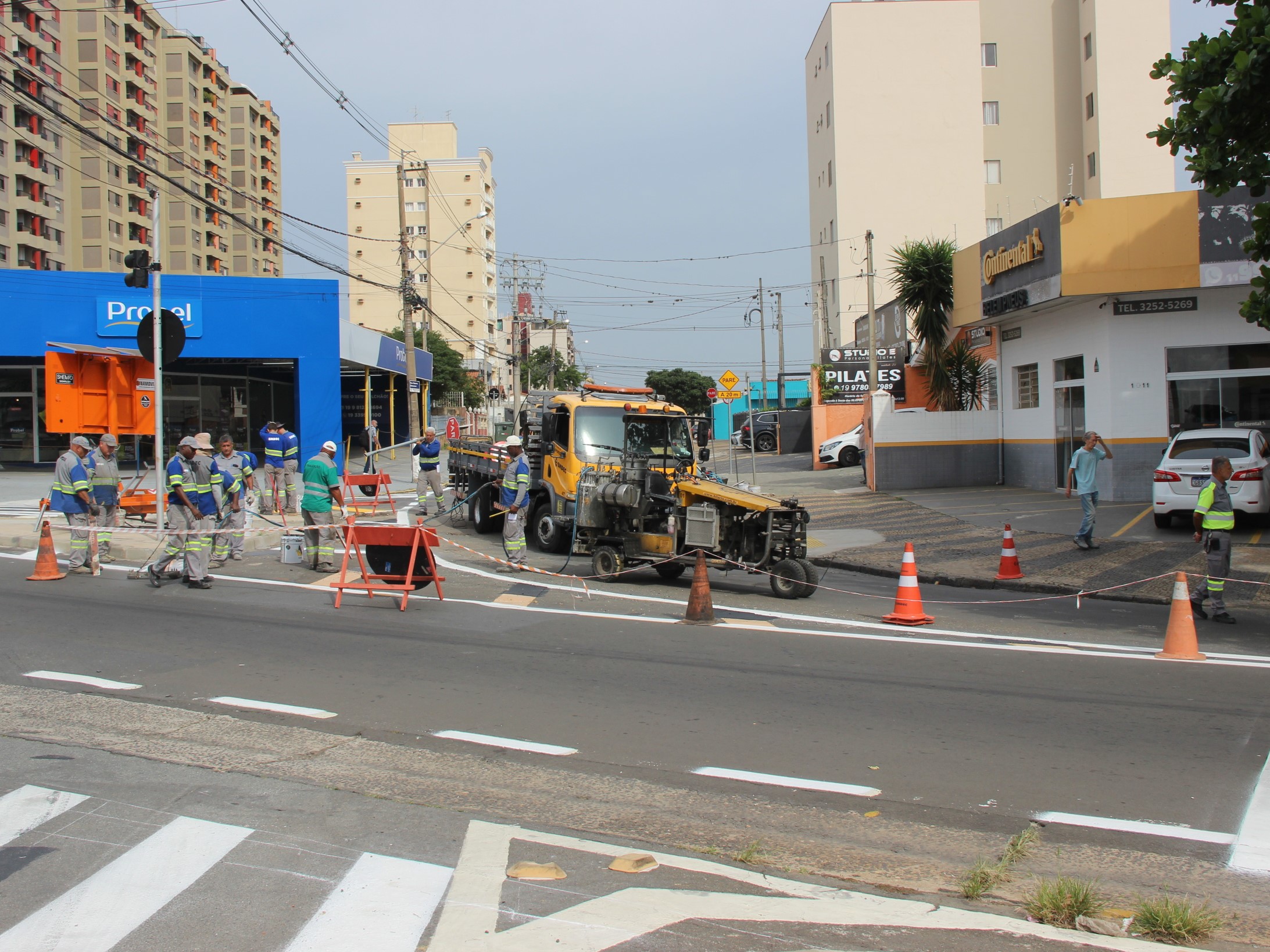 Revitalização da sinalização garante vias mais seguras para condutores e pedestres