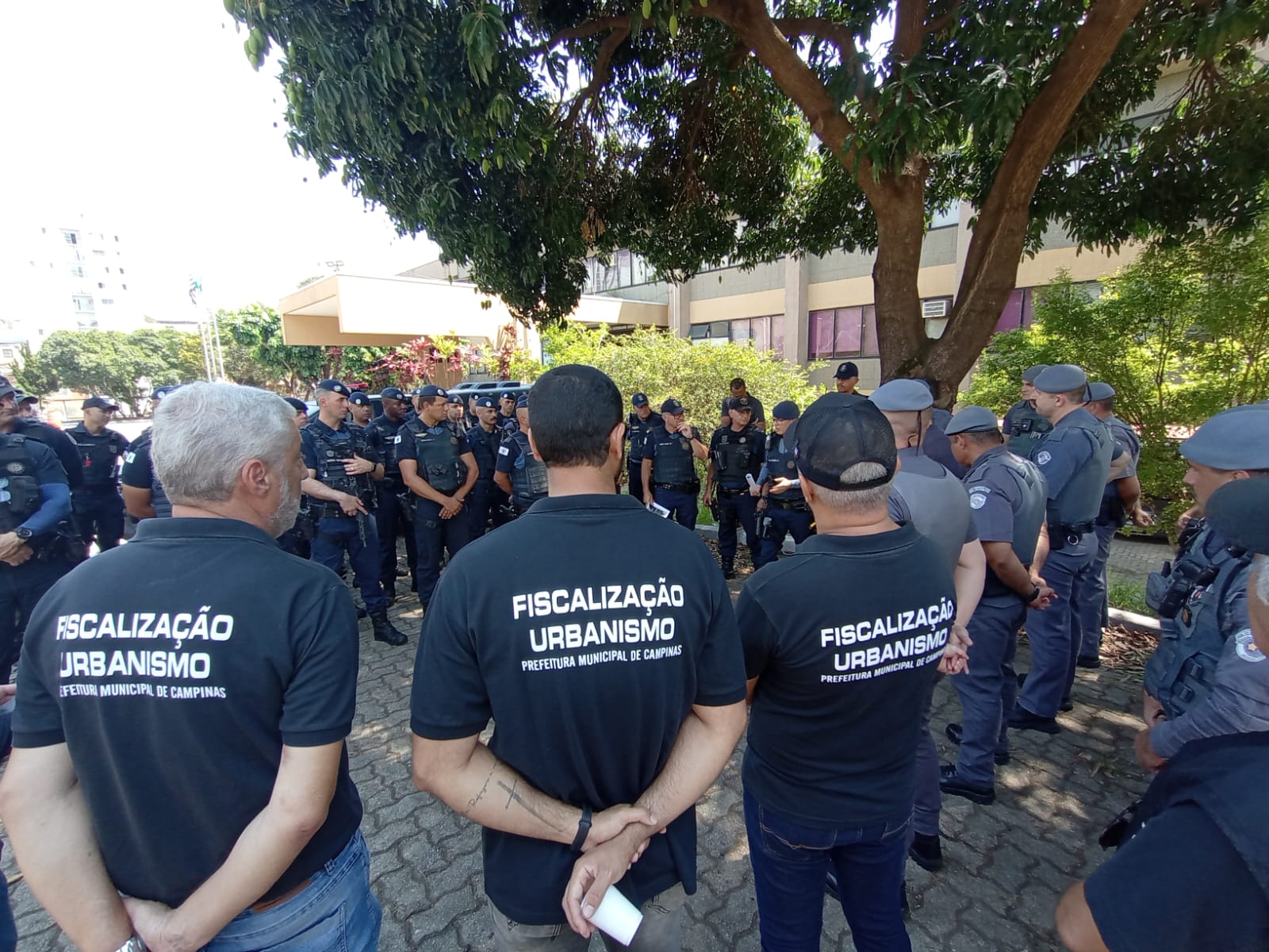 Participaram da ação a GM, a PM, a Secretaria de Urbanismo e Vigilância Sanitária