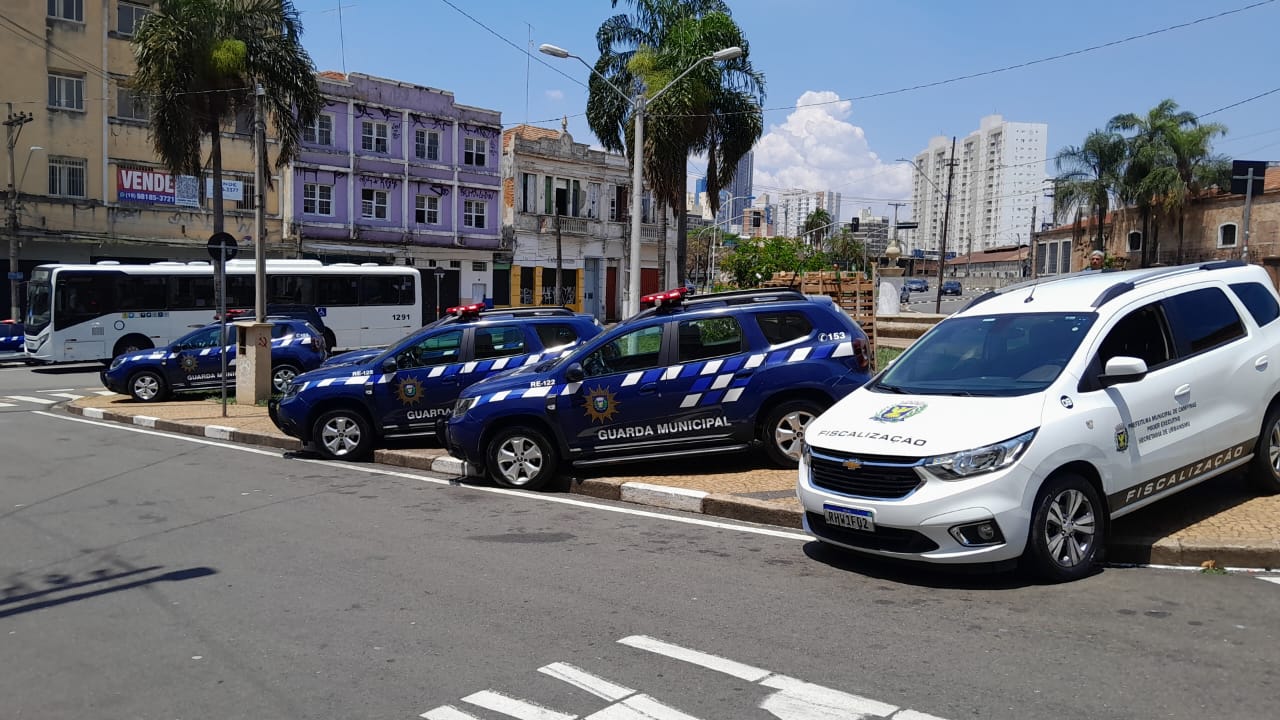 Foco foi a fiscalização de bares e combate a irregularidades no entorno da Praça Nove de Julho