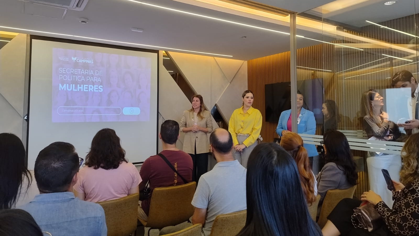 O evento reuniu representantes de diversas organizações comprometidas com a promoção da equidade de gênero no ambiente de trabalho