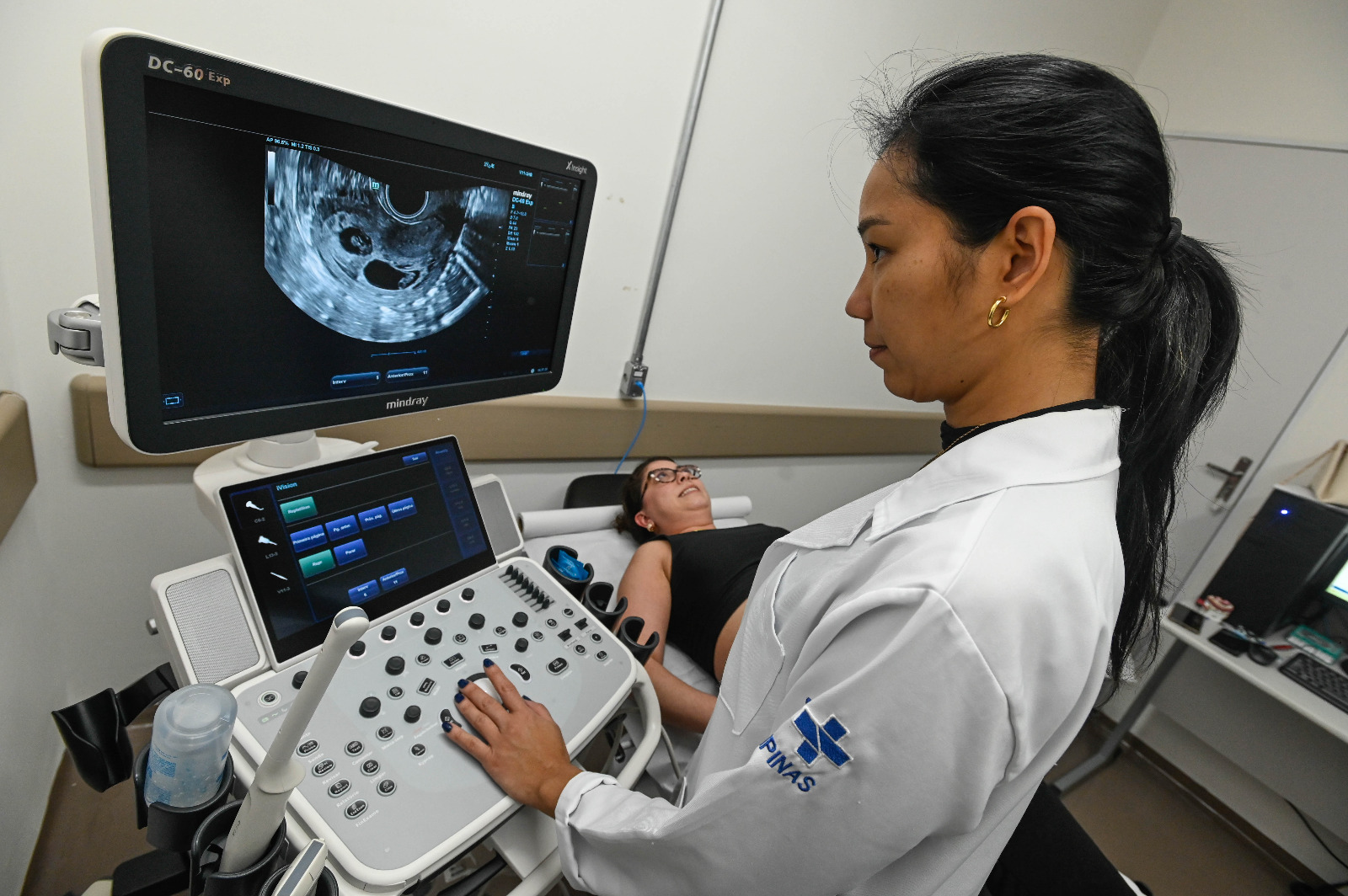 Equipe em treinamento para oferta de ultrassom no Hospital da Mulher a partir da próxima semana