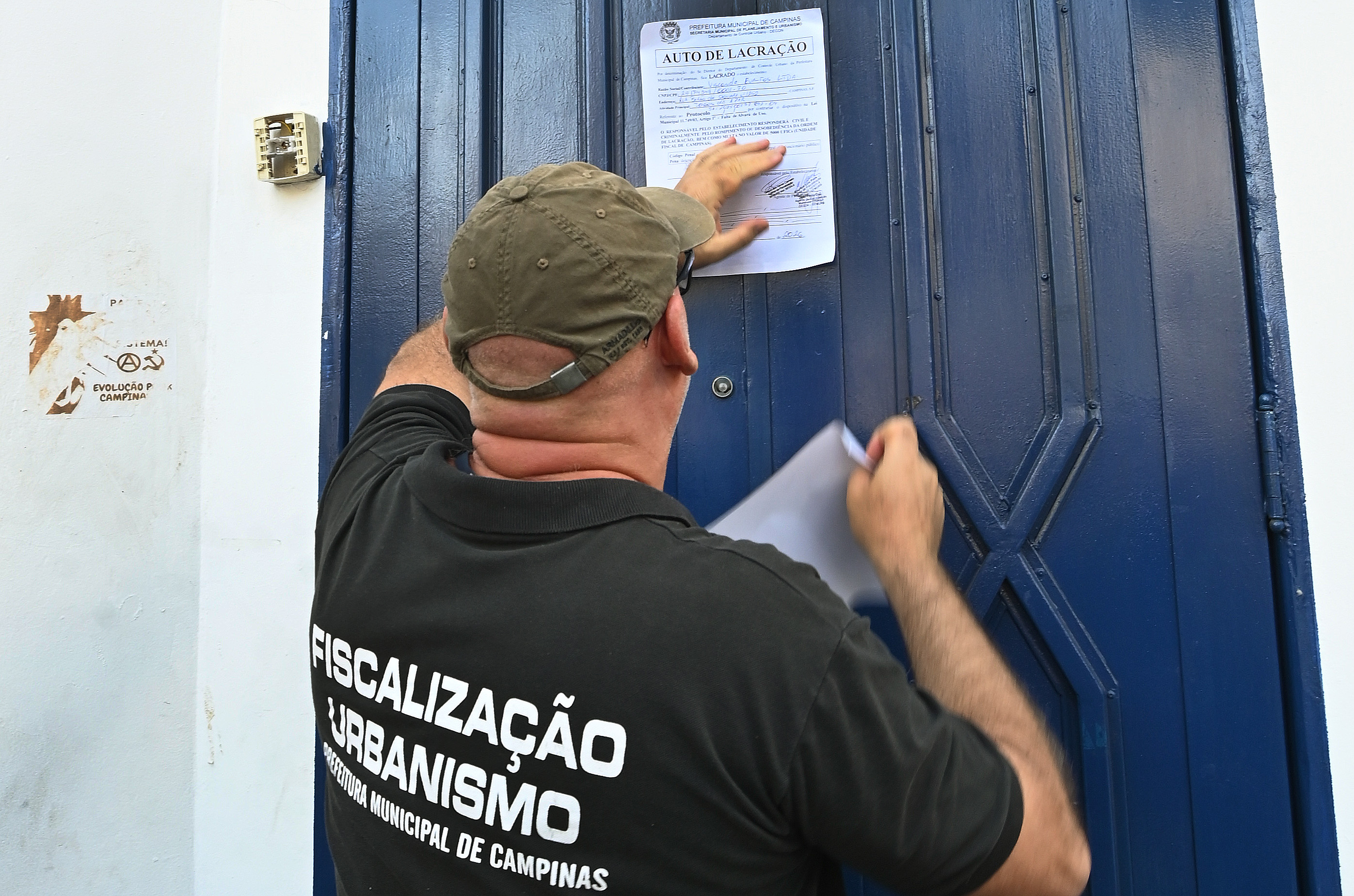 Equipes da secretaria de Urbanismo monitoravam o local após recebimento de denúncias