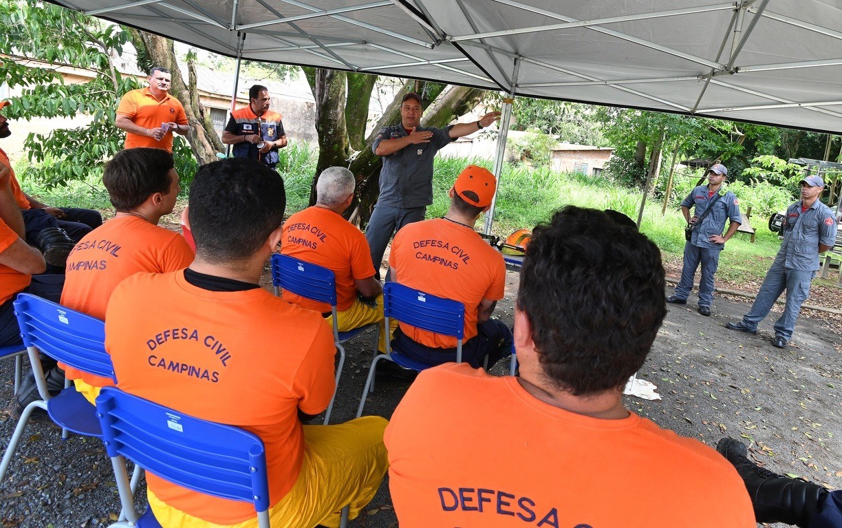 A formação é voltada aos agentes da Defesa Civil 
