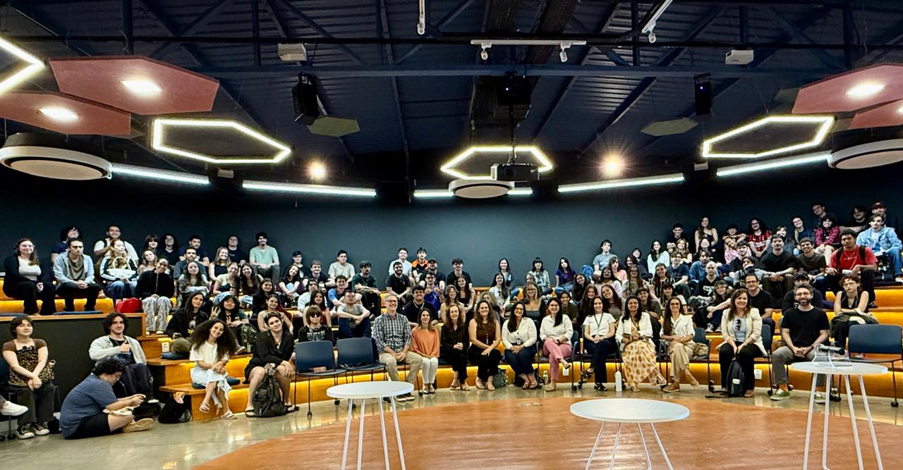  Alunos e professores do curso de Design Digital junto a nutricionistas da Ceasa