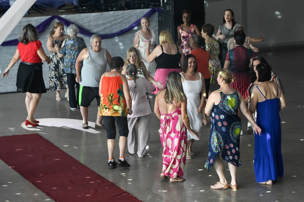 A programação teve música ao vivo com o grupo Samba de Gaveta e a animação do DJ Saulo