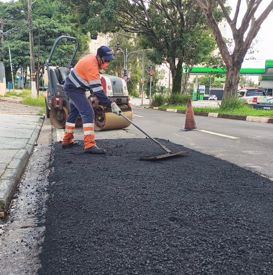 Operação tapa-buracos é realizada principalmente em vias de grande movimento e itinerários de ônibus
