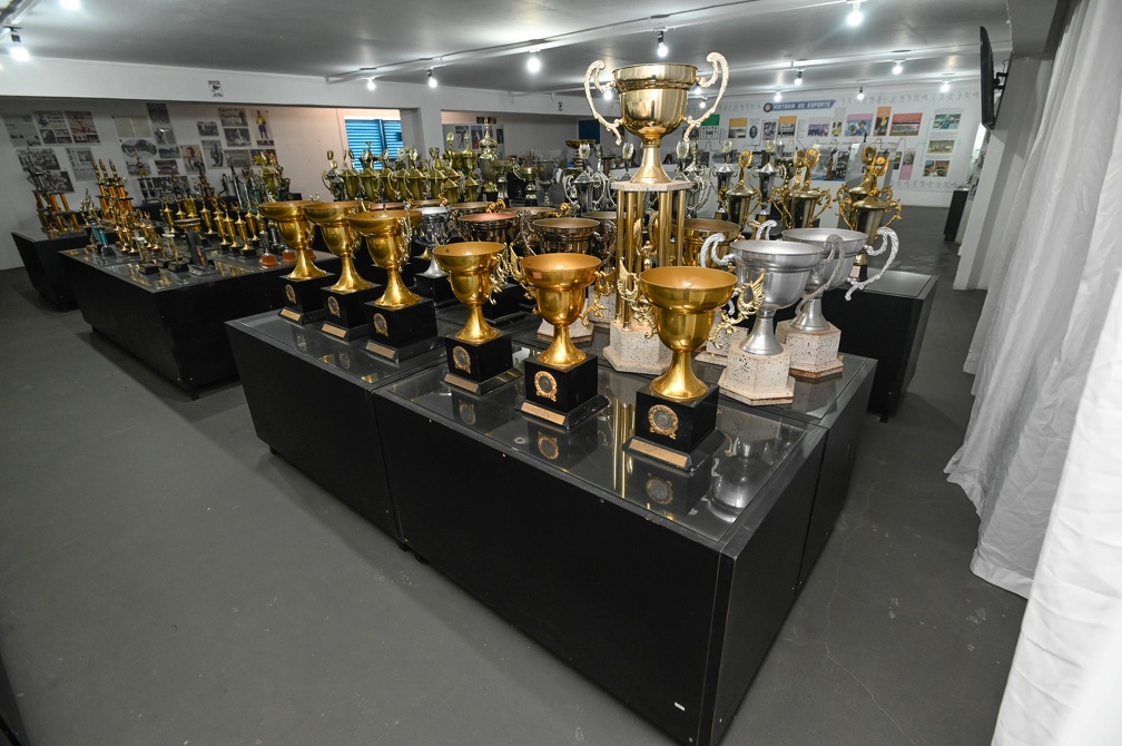 Os troféus lembram momentos de glória esportiva de Campinas