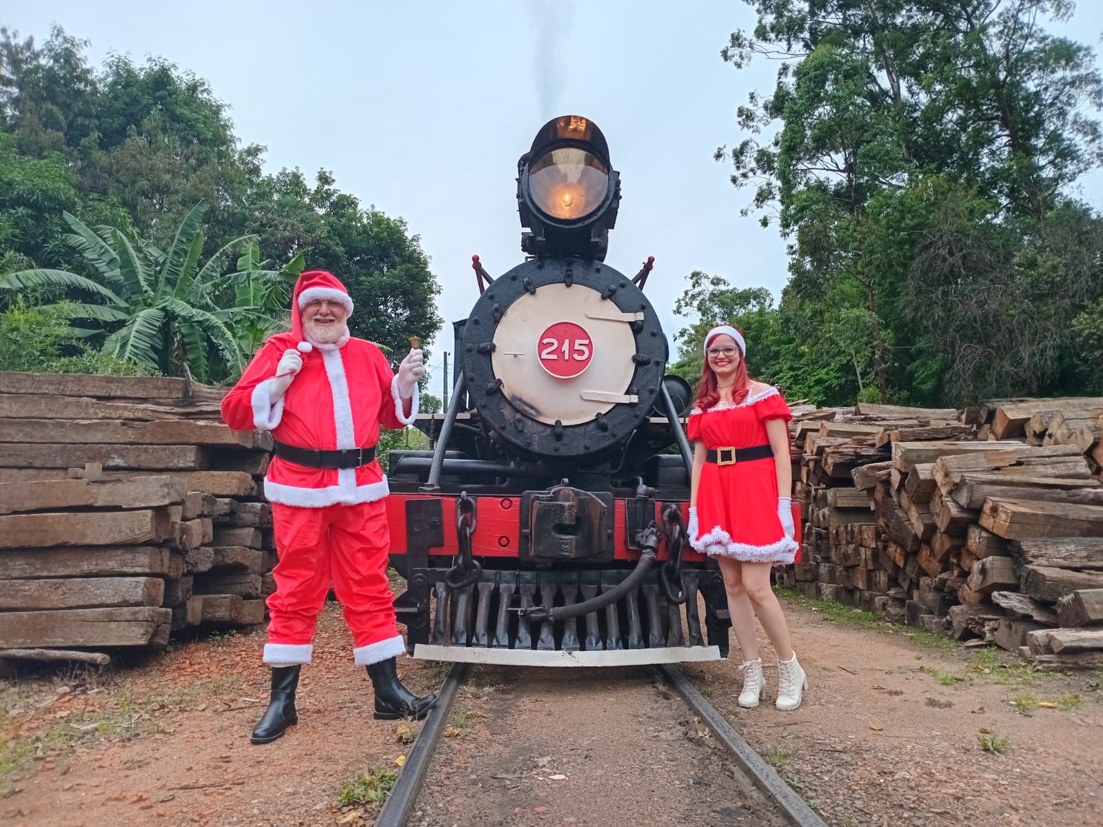 Papai Noel e suas ajudantes farão o trajeto ao lado dos passageiros