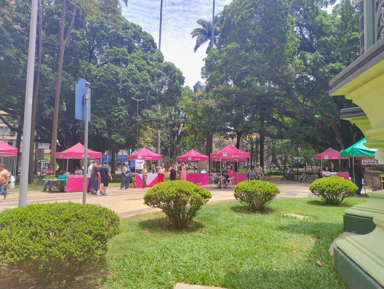 Para o recadastramento, é necessário agendar e apresentar documento de identificação com foto e comprovante de residência