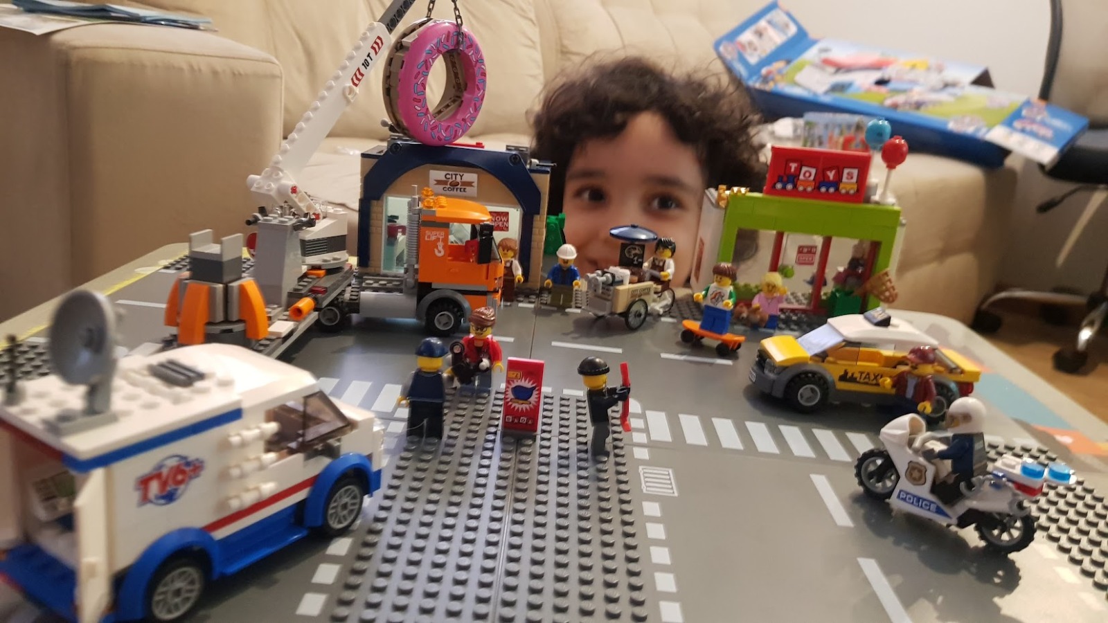 Além de agradar as crianças, a data deve reforçar o consumo consciente e seguro