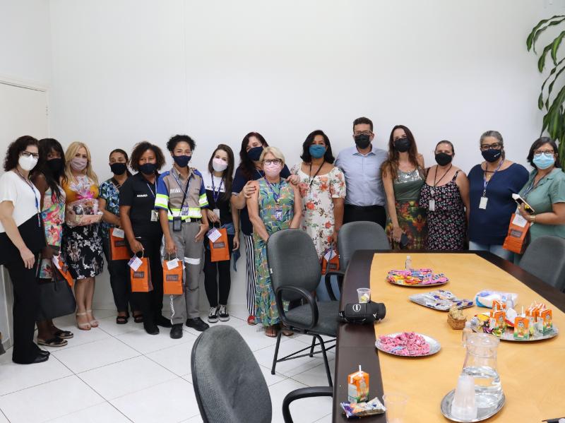 Funcionárias representaram as diversas áreas da empresa