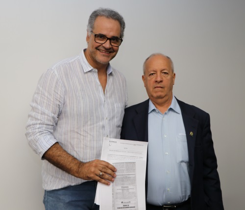 Presidentes da Ceasa e Sanasa com o acordo assinado