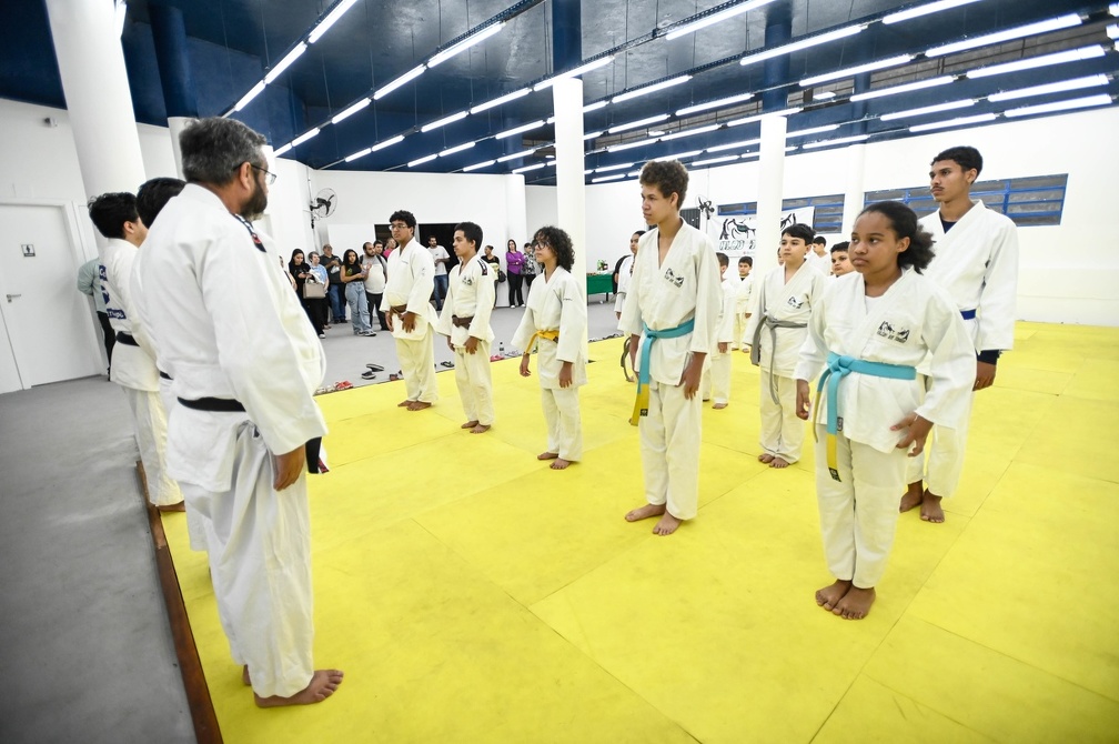 A aula inaugural de Judô aconteceu no dia 2 de outubro, reunindo 48 crianças 