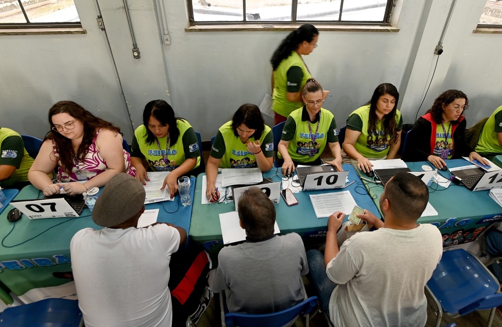 Mais de 500 encaminhamentos foram feitos já no primeiro dia do Feirão de Emprego e Oportunidades no Palácio da Cidade