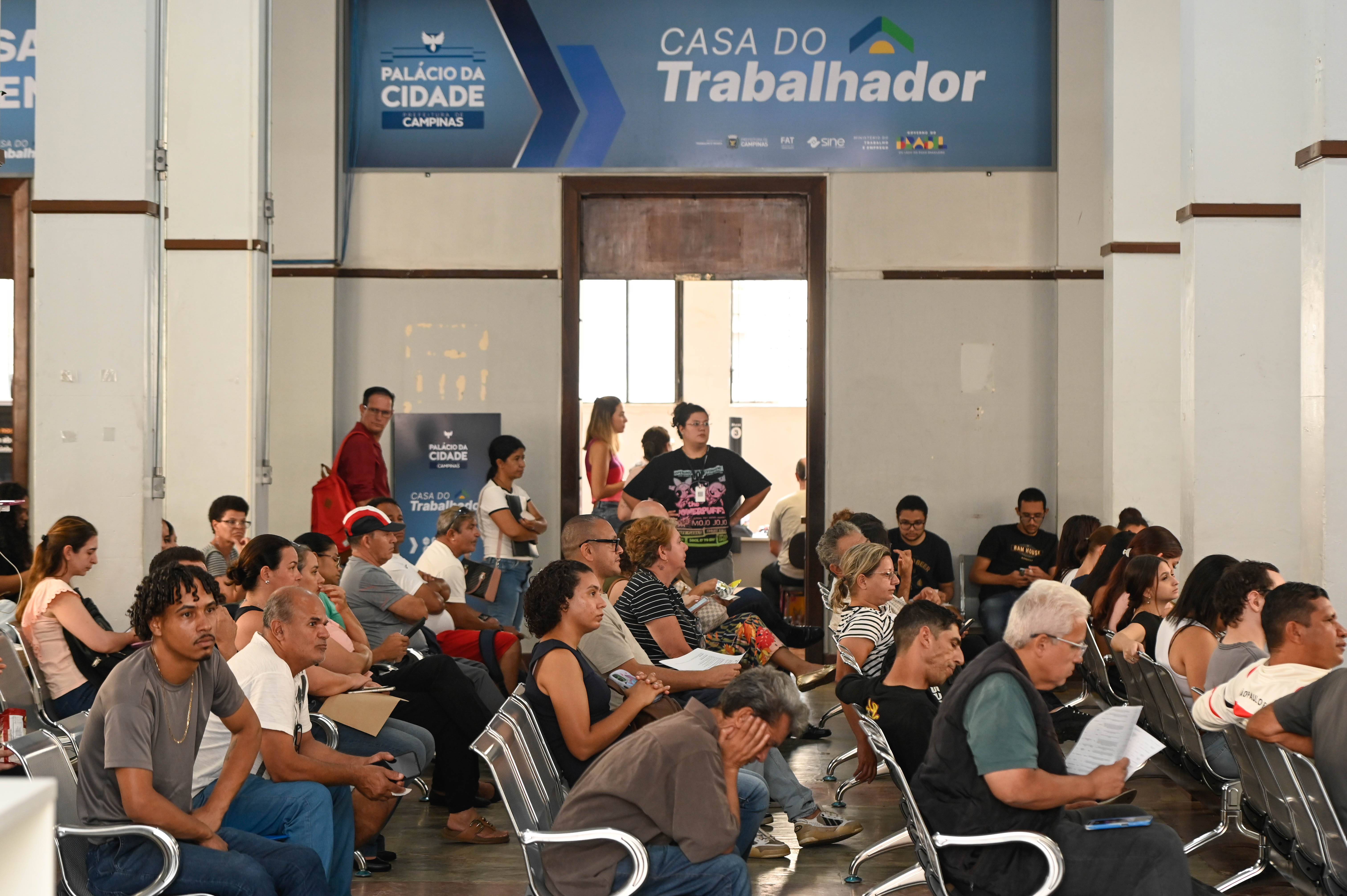 Candidatos devem apresentar RG, CPF e Carteira de Trabalho (física ou digital) para formalizar a candidatura 