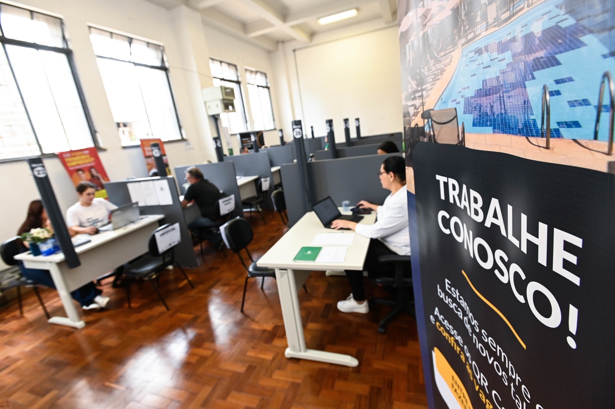 Todas as vagas disponíveis estão no site do CPAT, onde os trabalhadores podem verificar quais se adequam ao seu perfil 