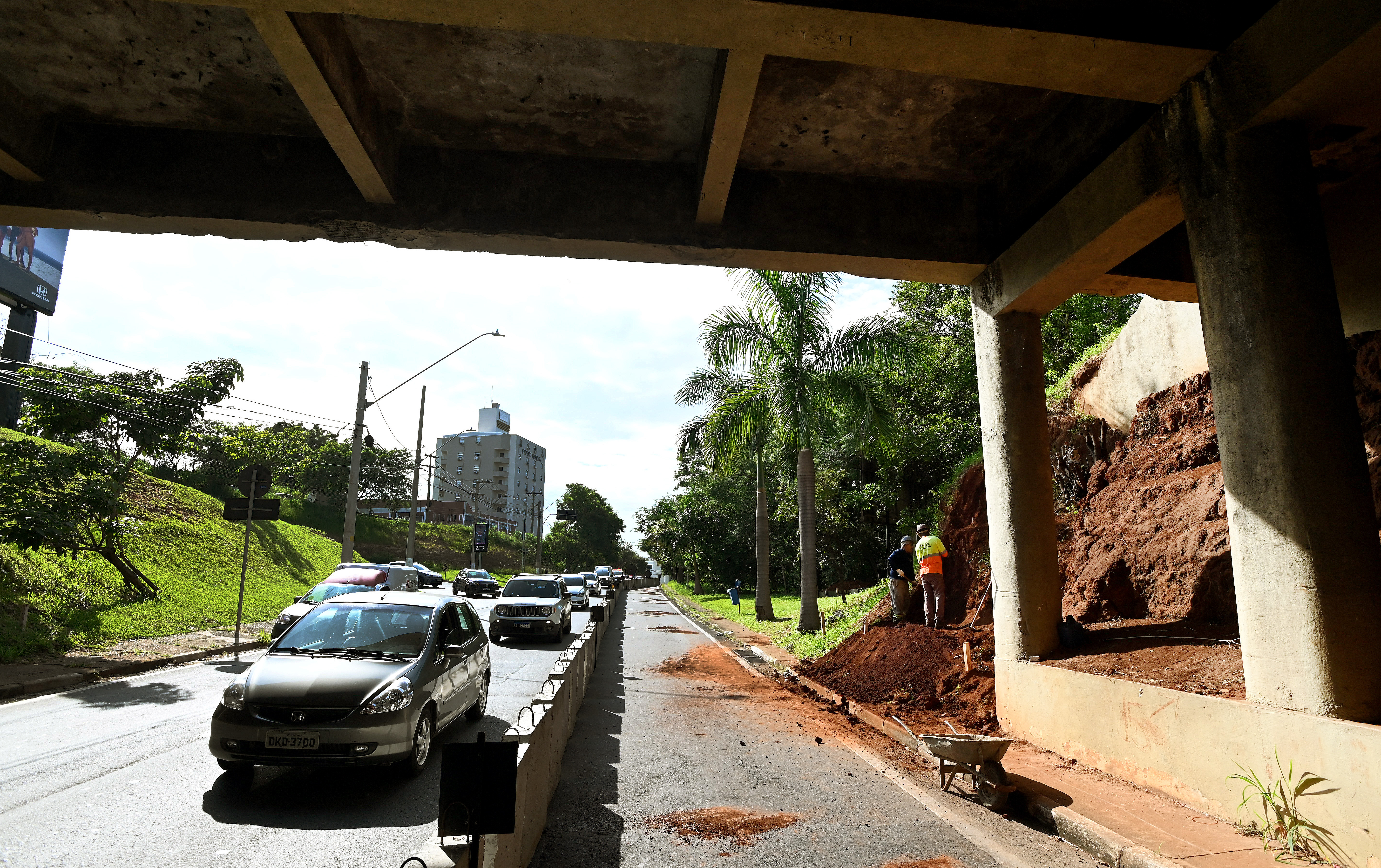 Com a obra, serão três faixas na ponte