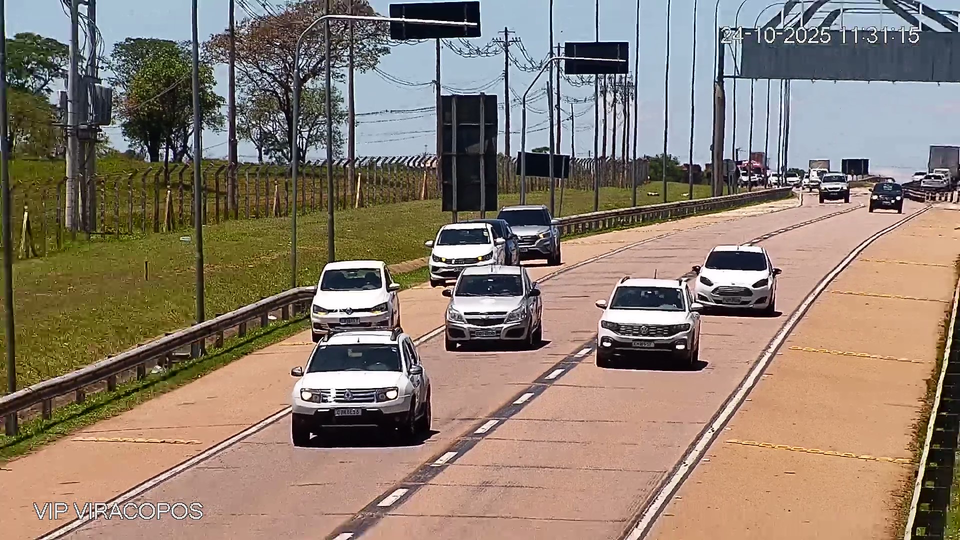 Câmeras 360º são monitoradas remotamente; local recebeu placas de alerta