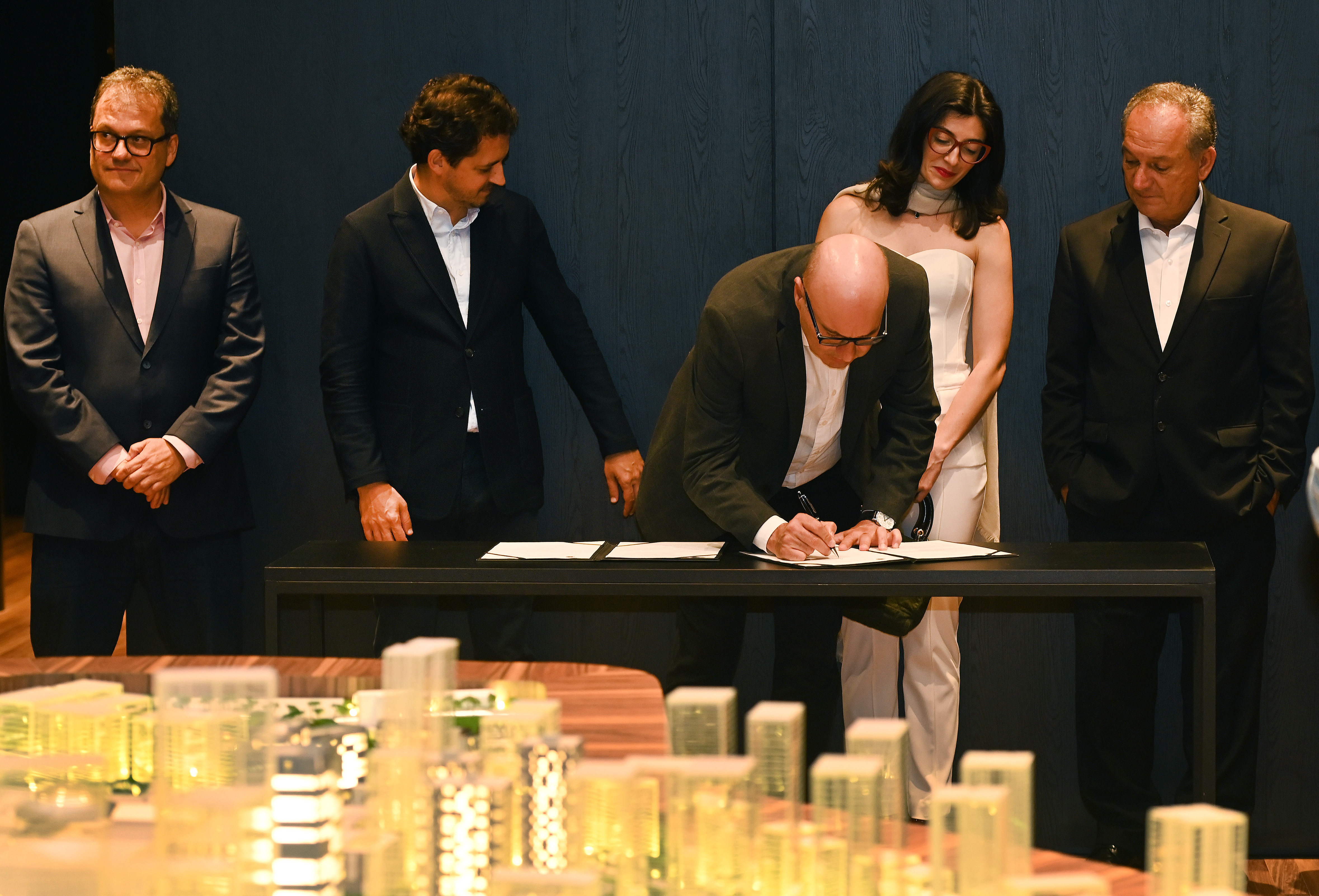 A assinatura dos decretos foi realizada durante cerimônia no próprio local, com participação de secretários municipais, da Câmara Municipal, representantes do Grupo Iguatemi e da Fundação Feac