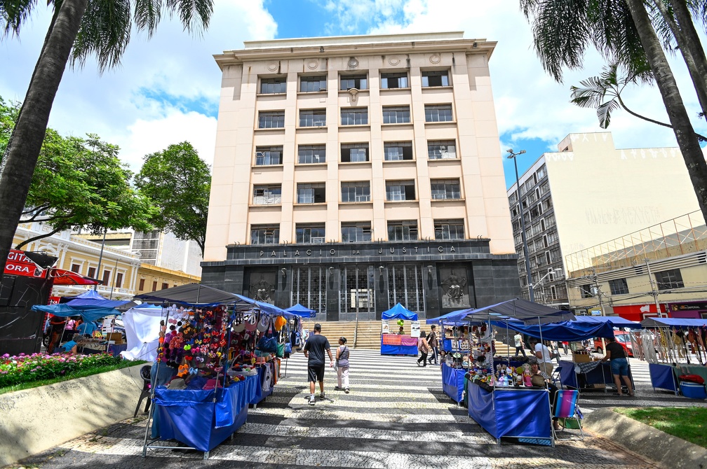 Feira foi instalada em frente ao Palácio da Cidade (antigo Palácio da Justiça), no Centro