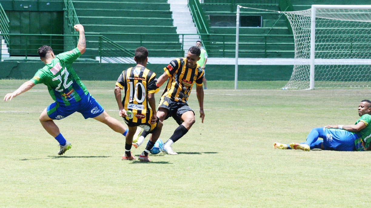 Os jogos de domingo vão confirmar as outras dez equipes que avançarão no campeonato