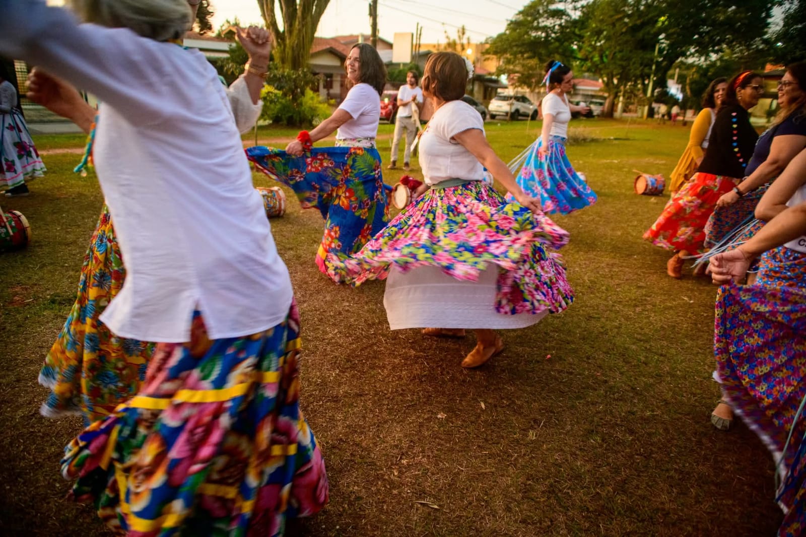 Práticas buscam envolver as participantes em ritmos festivos