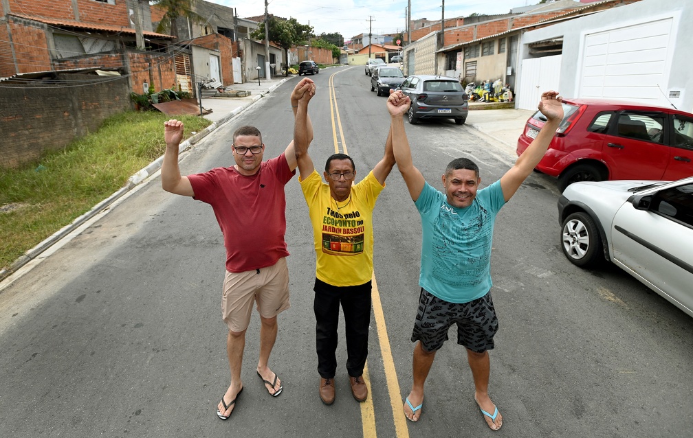 Raimundo, Xavier e Charles, da Associação de Moradores do Jardim Lisa 2: "Estamos no céu"