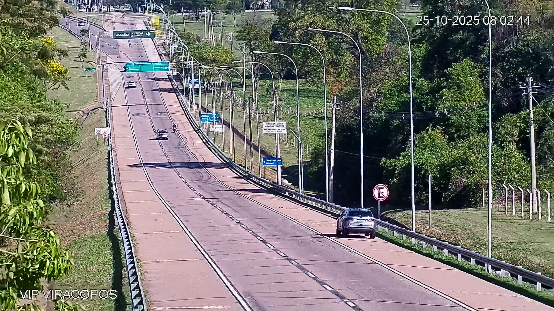 São duas câmeras presentes na avenida, uma por sentido