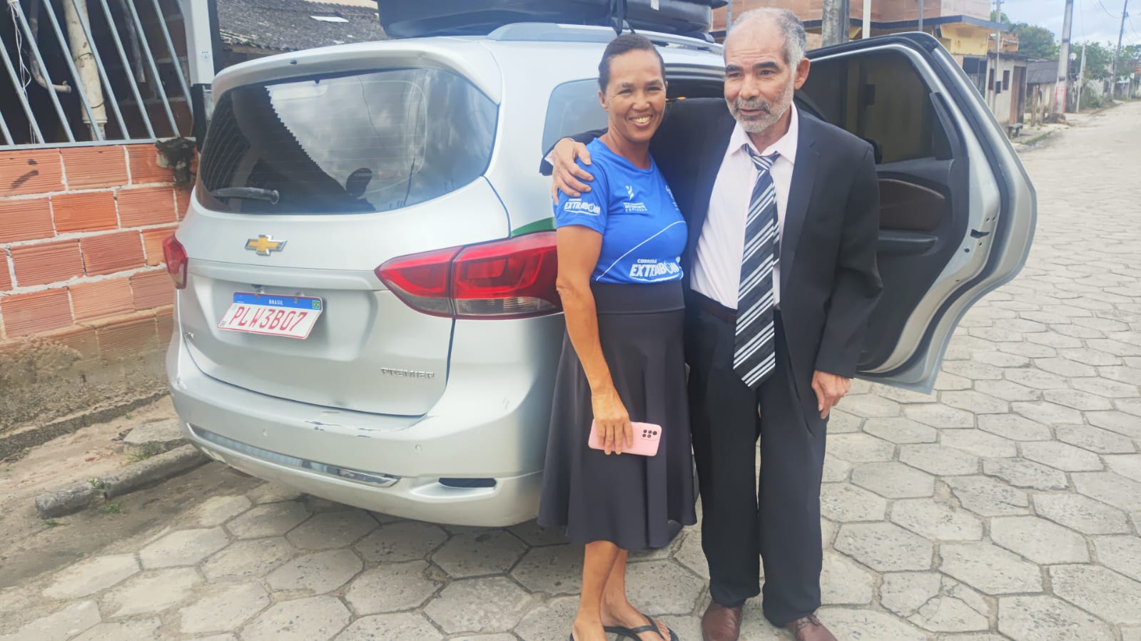 A cunhada Lucimar recepcionou Genivaldo com um abraço