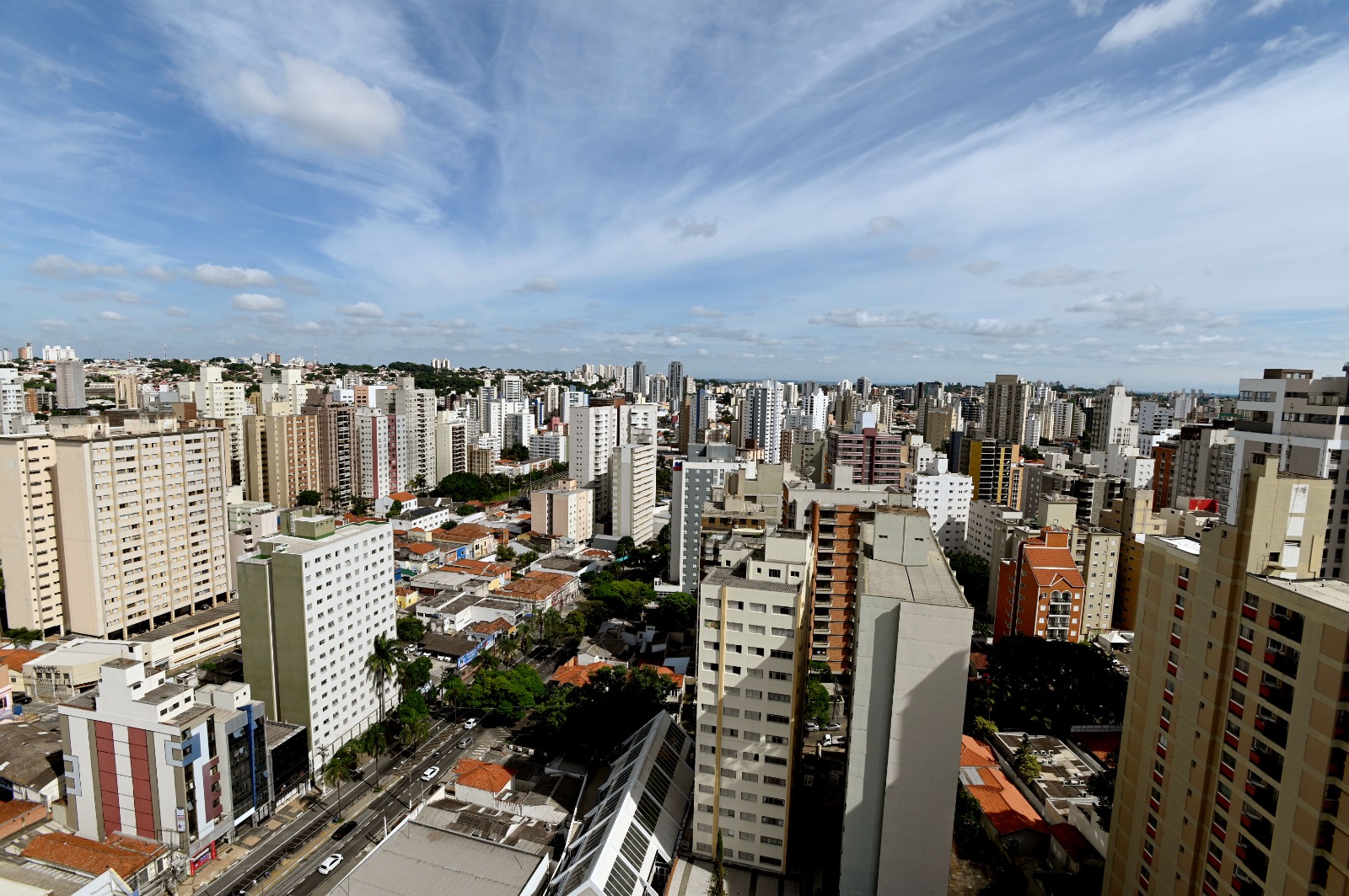 A iniciativa vai beneficiar contribuintes que fizeram, ao longo dos anos, alterações em seus imóveis e não realizaram a atualização junto à Administração Municipal