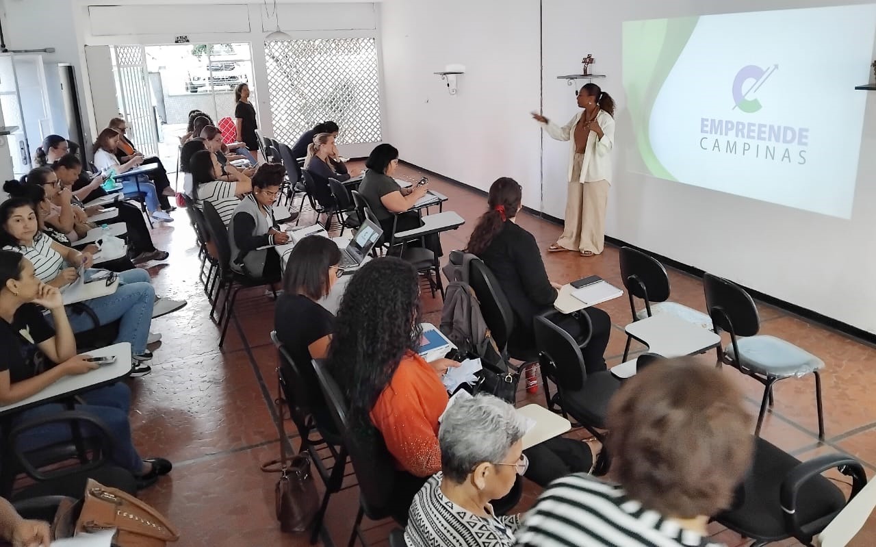 Aula do Empreende Campinas na Casa da Mulher Campineira