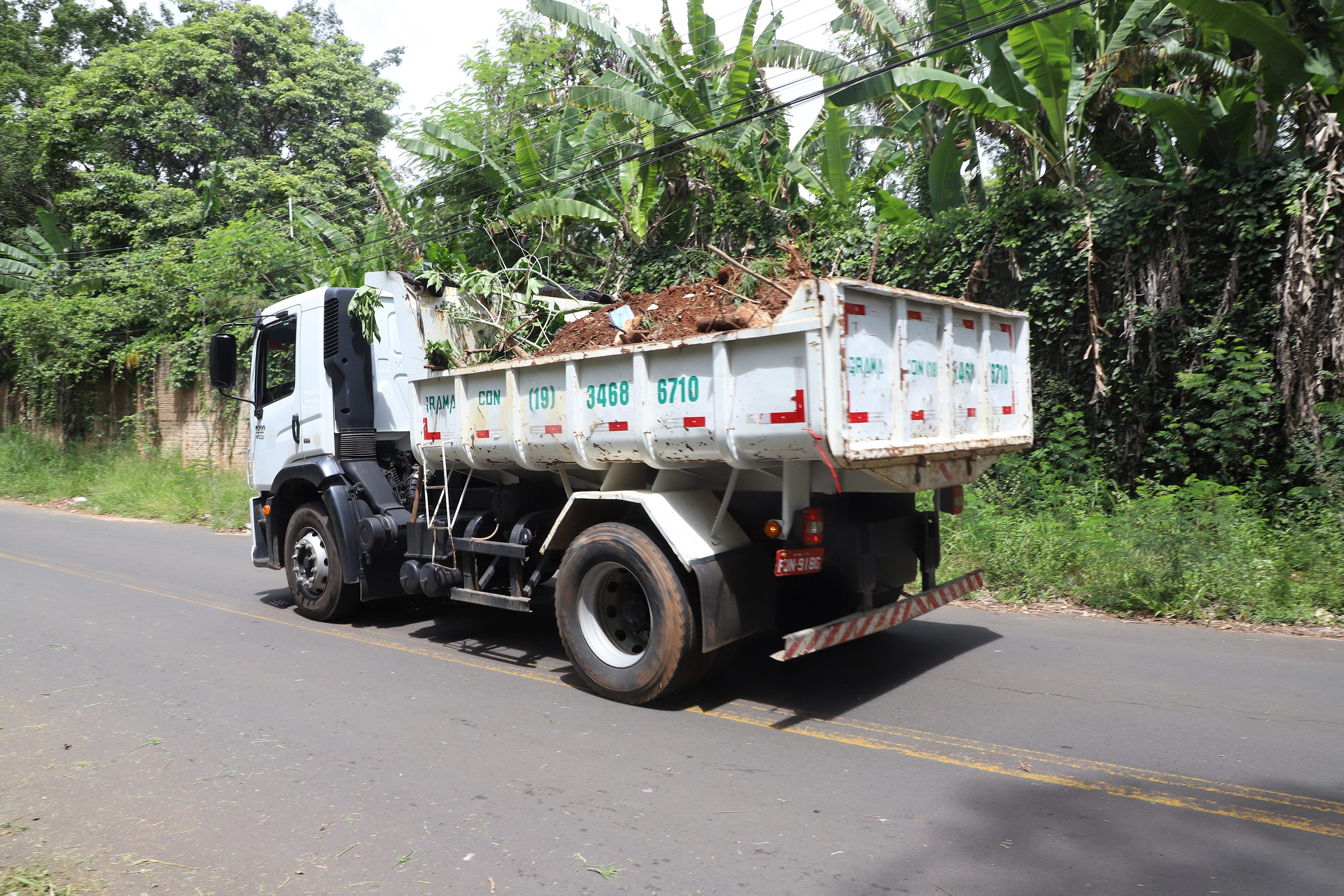 Moradores podem colocar em frente das casas restos de materiais inservíveis para o cata-treco levar 