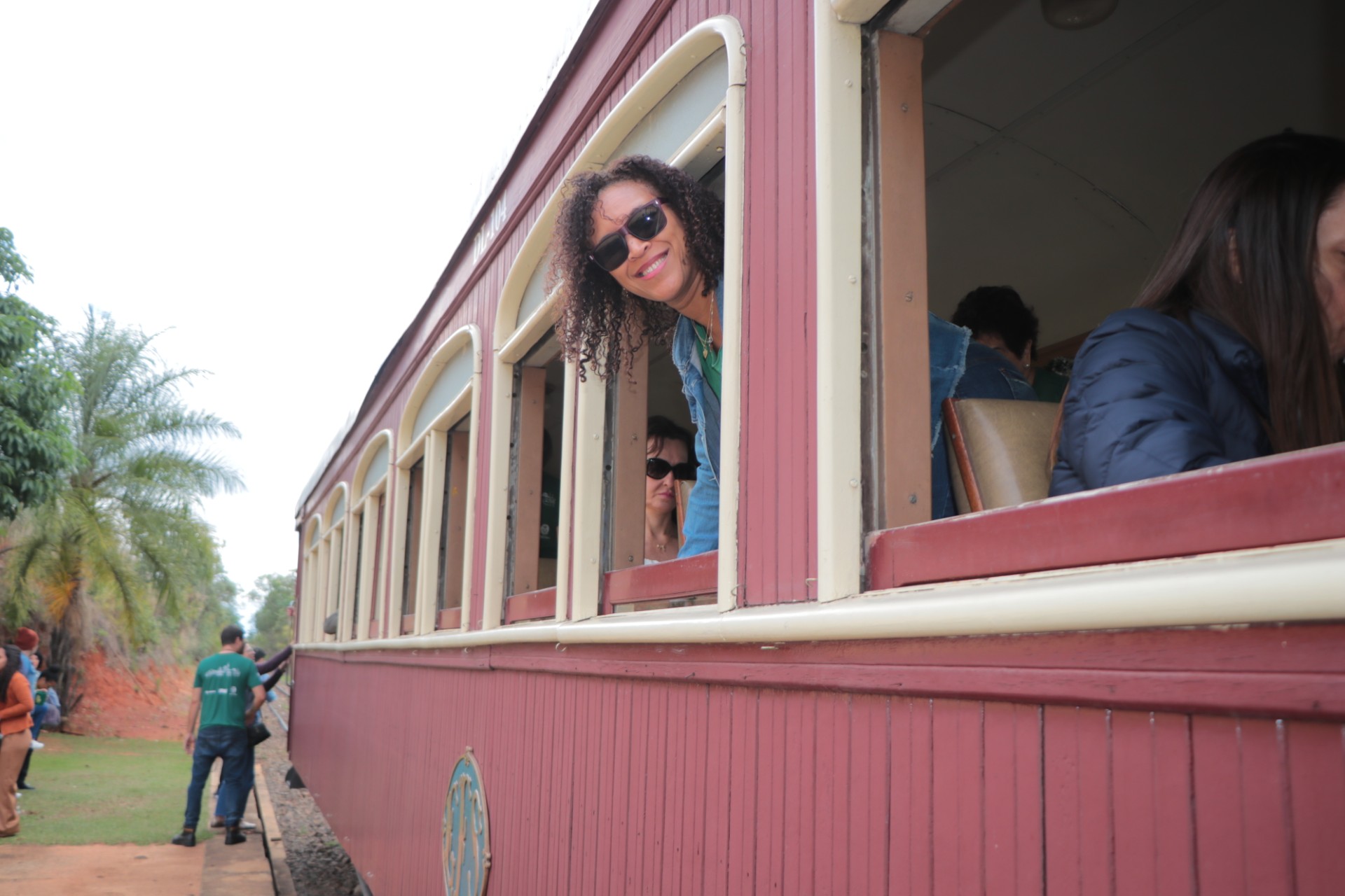 Crianças de até 5 anos não precisam de convite, desde que viagem no colo do responsável