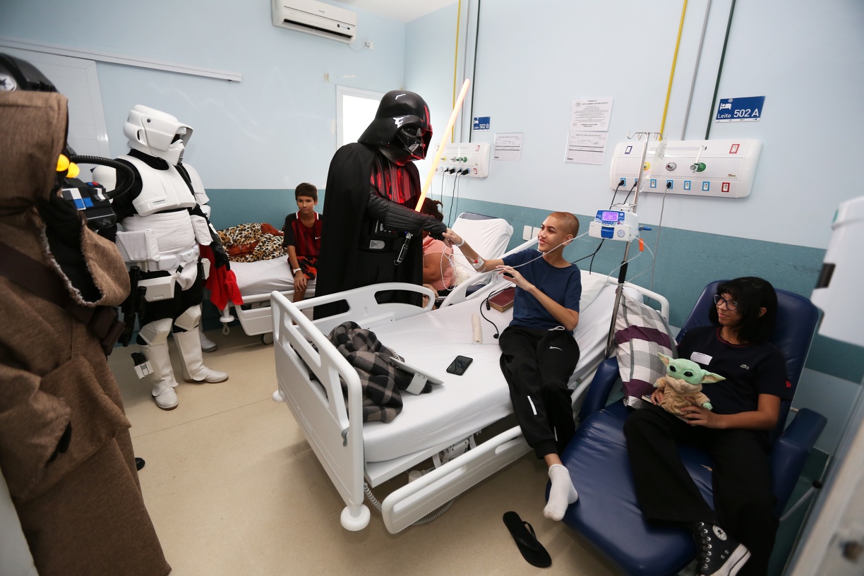 Trabalho voluntário leva alegria às crianças internadas 