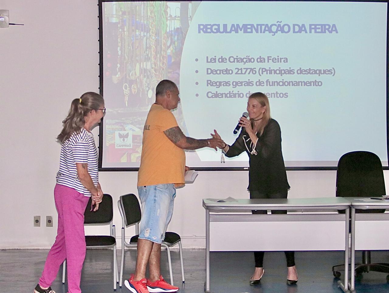 Secretária de Turismo, Alexandra Caprioli, deu as boas-vindas aos novos expositores